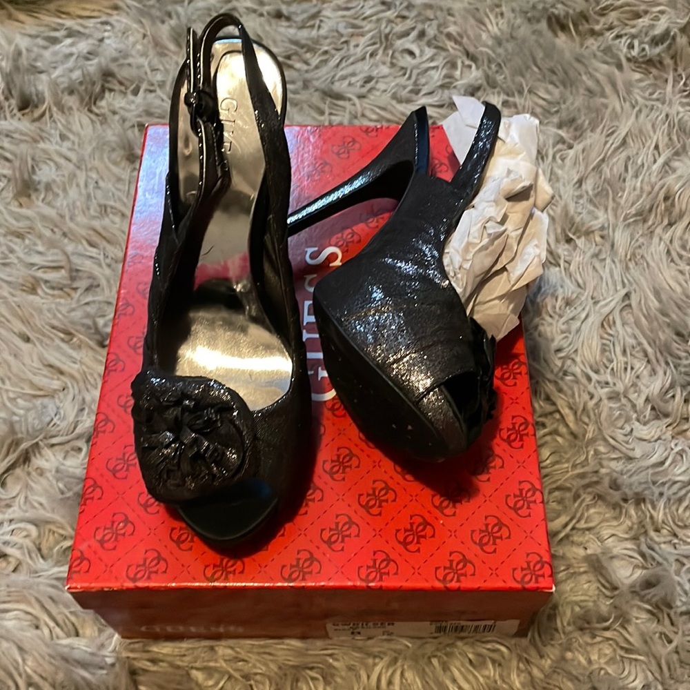 Guess Silver Pumps